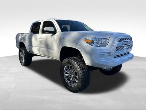 Used 2019 Toyota Tacoma SR5 image 8