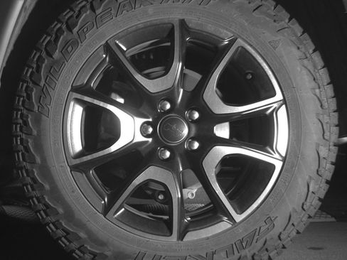 Used 2025 Jeep Compass Trailhawk AWD/4WD image 14