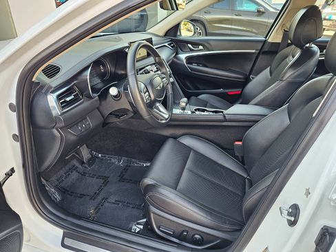 Used 2025 Genesis G70 2.5T image 16