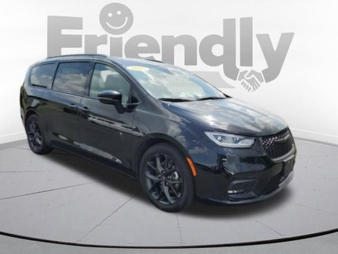 Used 2026 Chrysler Pacifica Limited w/ S Appearance Package FWD image 7
