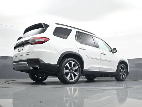 Used 2024 Honda Pilot Touring image 26