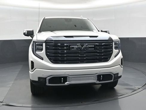 Used 2023 GMC Sierra 1500 Denali Ultimate AWD/4WD image 9
