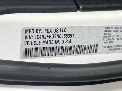 Used 2022 Jeep Grand Cherokee Limited image 32