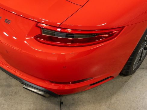 Used 2018 Porsche 911 Carrera RWD image 25