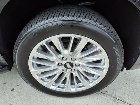 Certified 2025 Cadillac Escalade Premium Luxury image 7