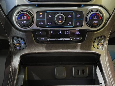 Used 2018 Chevrolet Suburban Premier AWD/4WD image 27