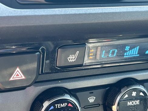 Used 2018 Toyota Tacoma TRD Sport AWD/4WD image 26