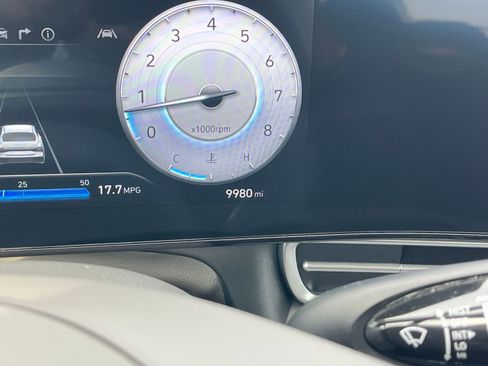 Used 2025 Hyundai Elantra SEL image 38