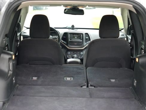 Used 2017 Jeep Cherokee Latitude AWD/4WD image 15