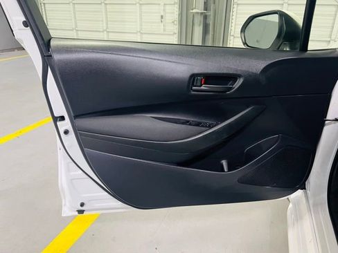 Used 2022 Toyota Corolla LE FWD image 23