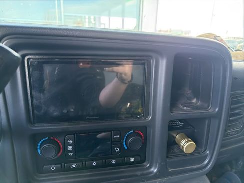 Used 2004 Chevrolet Silverado 1500 4x4 Crew Cab w/ Z71 Convenience Package 2 image 17