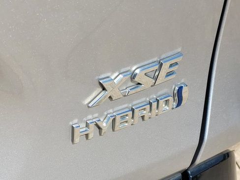 Used 2023 Toyota RAV4 XSE AWD/4WD image 8