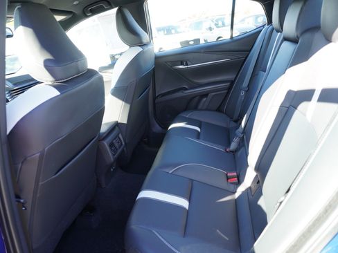 Used 2025 Toyota Camry SE image 12