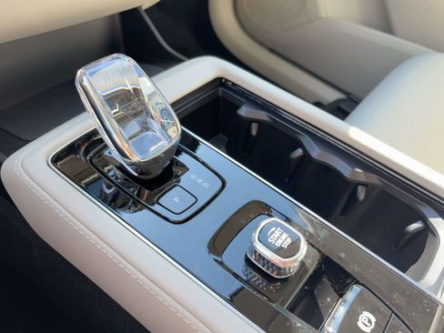 New 2026 Volvo XC90 B6 Ultra image 18