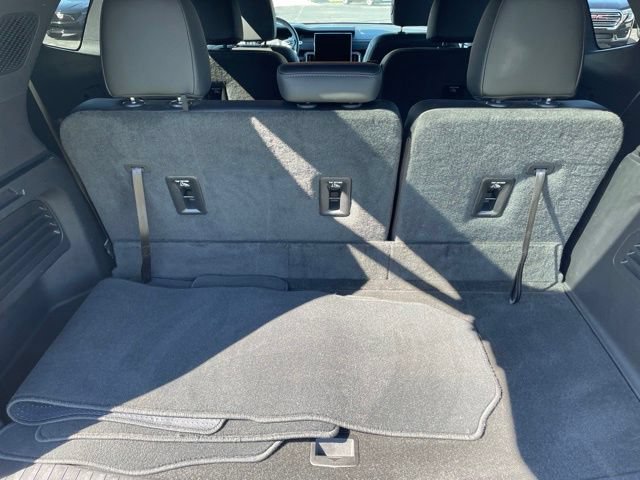Used 2026 GMC Acadia Elevation w/ Elevation Premium Package FWD image 7