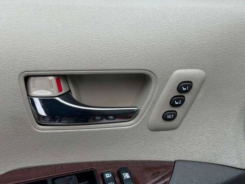 Used 2012 Toyota Sienna Limited image 17