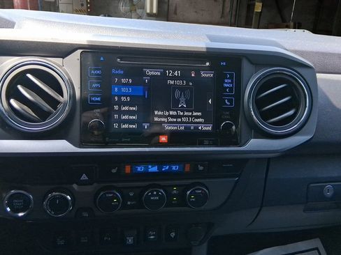 Used 2019 Toyota Tacoma TRD Sport AWD/4WD image 19