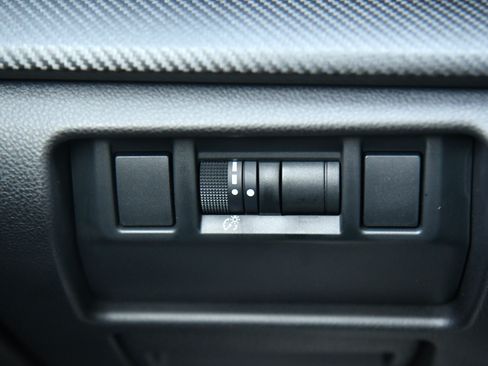 Used 2024 Subaru Crosstrek 2.5i Limited w/ Crosstrek Mirror Package image 33