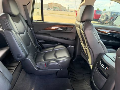 Used 2019 Cadillac Escalade Premium Luxury AWD/4WD image 53
