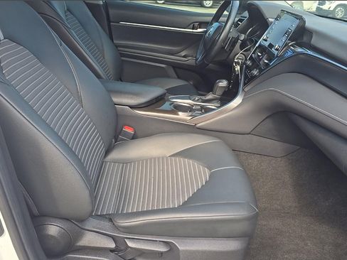 Used 2021 Toyota Camry SE FWD image 9