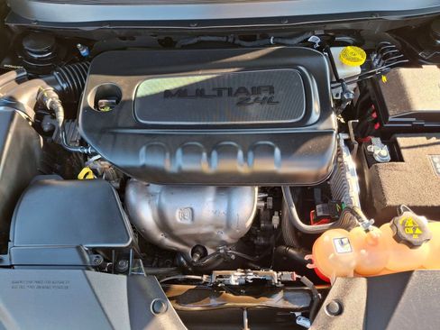 Certified 2019 Jeep Cherokee Latitude Plus image 24