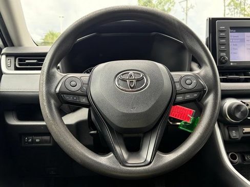 Used 2021 Toyota RAV4 LE AWD/4WD image 13