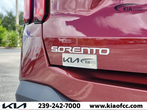 Certified 2025 Kia Sorento LX FWD image 9