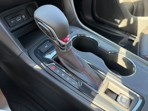 Used 2022 Chevrolet Equinox RS w/ RS Leather Package image 32