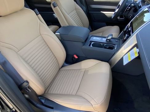 New 2025 Land Rover Discovery Dynamic SE AWD/4WD image 11