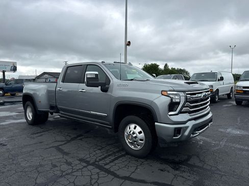 Certified 2025 Chevrolet Silverado 3500 High Country w/ Technology Package AWD/4WD image 7