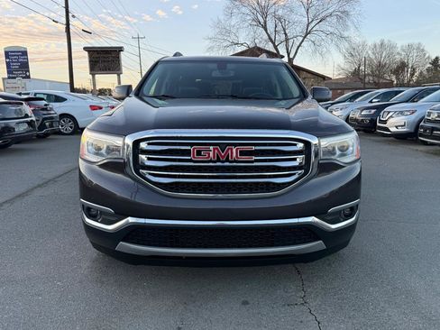 Used 2018 GMC Acadia SLT image 2