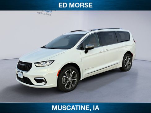 New 2026 Chrysler Pacifica Pinnacle image 1