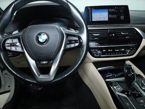 Used 2020 BMW 530i xDrive w/ Premium Package image 29