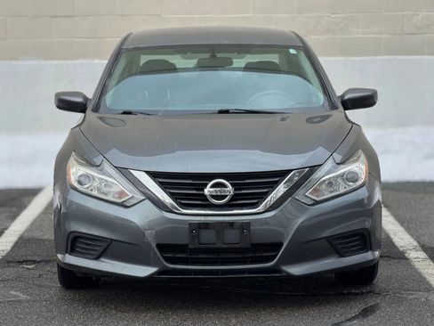 Used 2017 Nissan Altima 2.5 S w/ Power Driver Seat Package FWD image 2