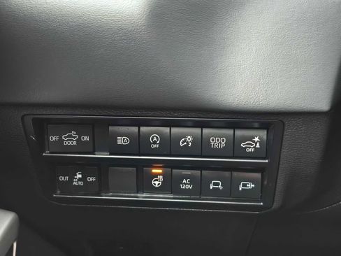 Used 2023 Toyota Tundra Platinum image 30