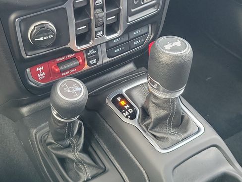 Used 2025 Jeep Wrangler Unlimited Rubicon 4xe w/ Safety Group AWD/4WD image 26