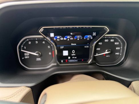 Used 2021 GMC Yukon XL Denali w/ Denali Premium Package AWD/4WD image 12