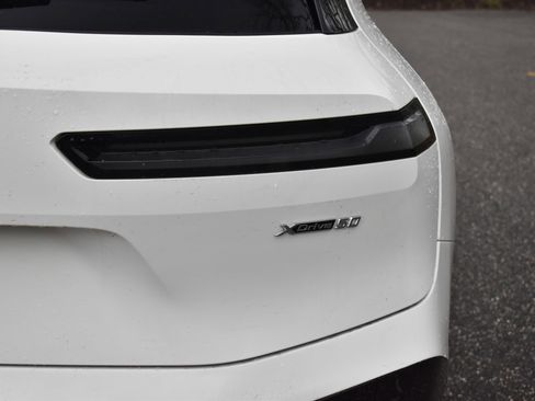 Used 2022 BMW iX xDrive50 w/ Premium Package image 18