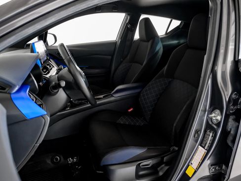 Used 2021 Toyota C-HR XLE FWD image 28