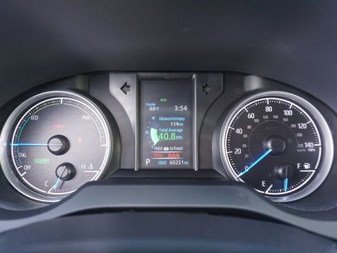 Certified 2022 Toyota Venza LE image 5