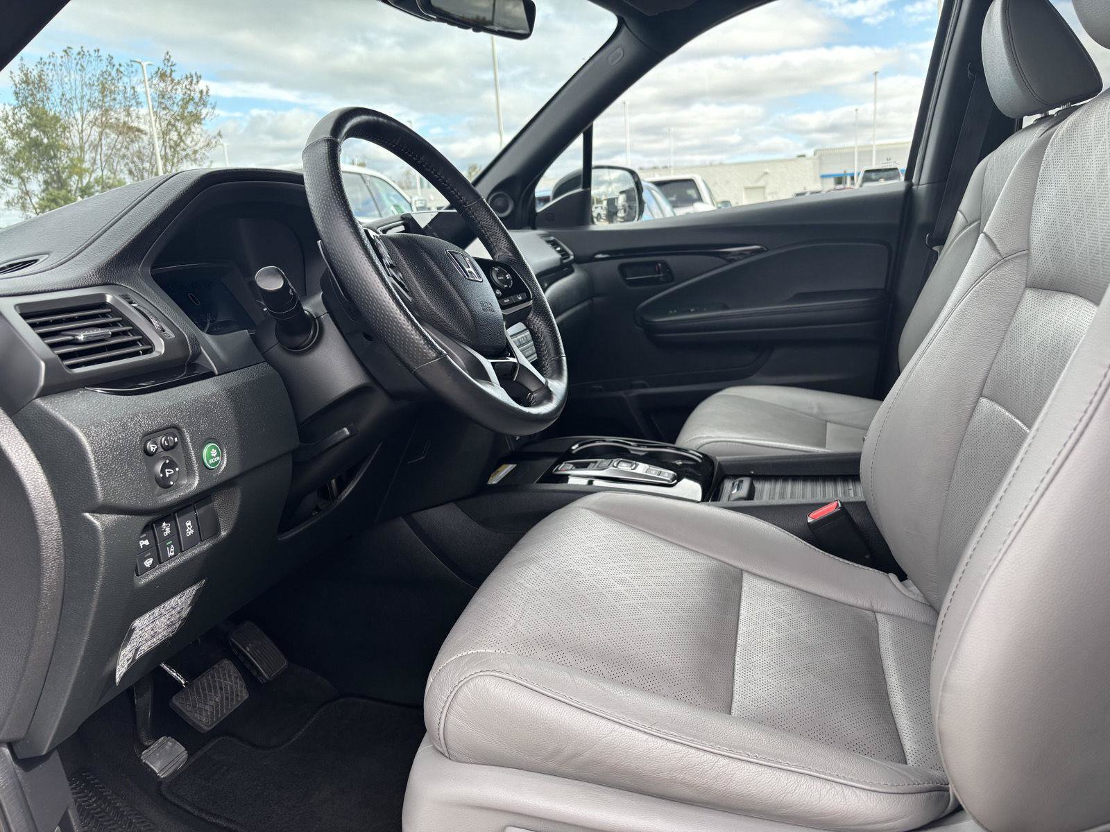 Used 2023 Honda Passport Elite image 12
