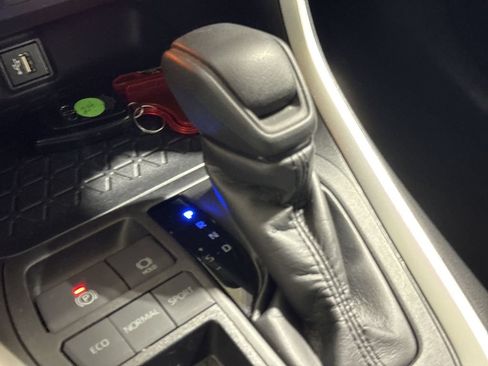 Used 2024 Toyota RAV4 XLE FWD image 17