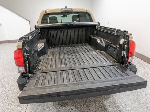 Used 2018 Toyota Tacoma SR5 image 12