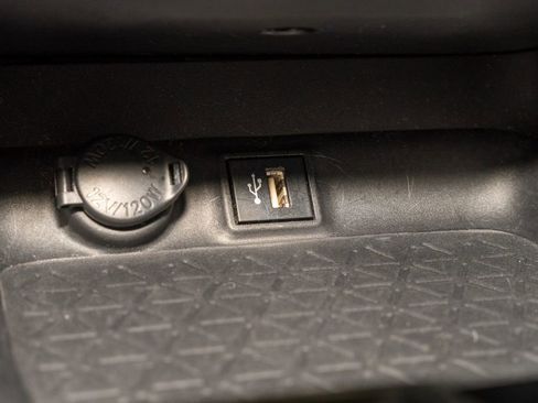 Used 2023 Toyota RAV4 XLE Premium image 16