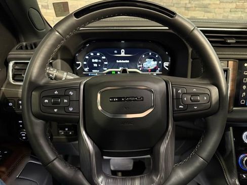 Used 2023 GMC Yukon Denali Ultimate image 18