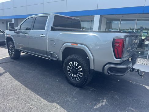 Used 2024 GMC Sierra 2500 Denali Ultimate AWD/4WD image 6