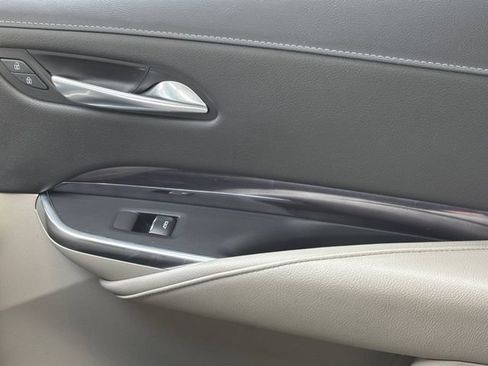 Used 2023 Cadillac XT4 Luxury w/ Cold Weather Package FWD image 31