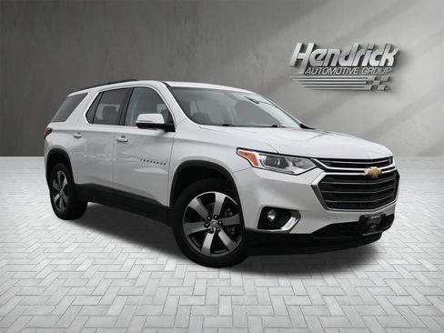 Used 2019 Chevrolet Traverse LT w/ LT Premium Package image 2