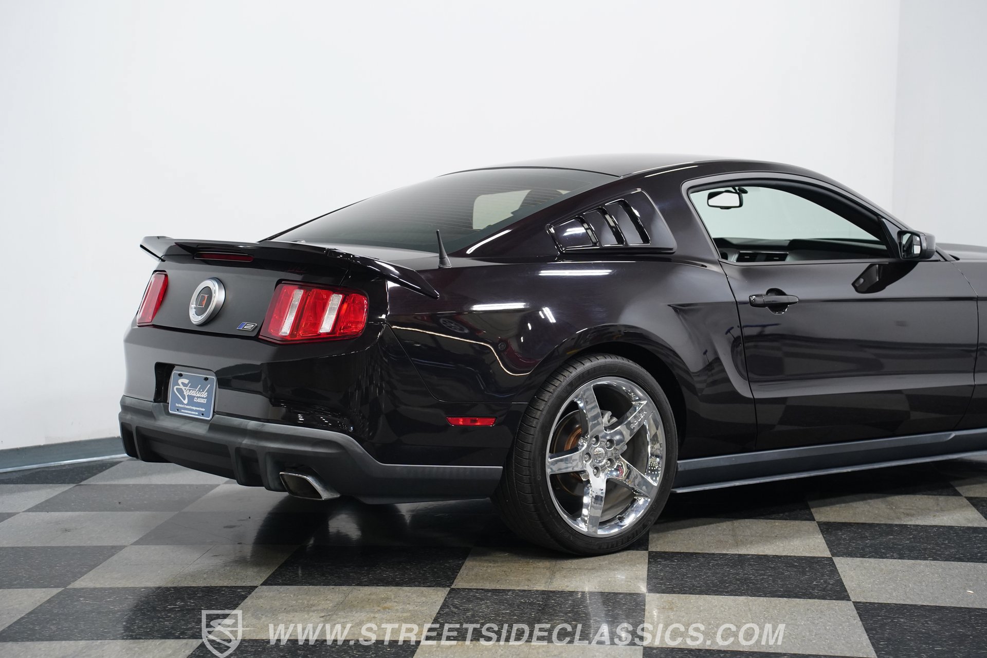 Used 2012 Ford Mustang GT Premium w/ HID Headlamps & Security Pkg RWD image 25