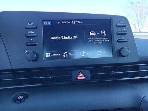 Used 2025 Hyundai Elantra Sport image 25